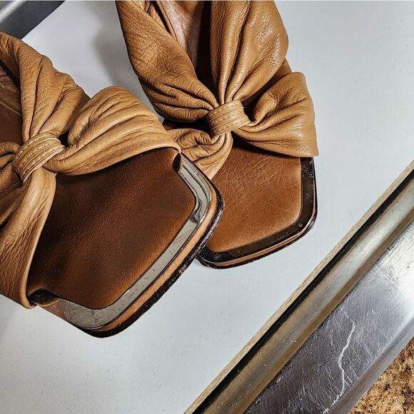 Donald J Pliner - Picture 8 of 13